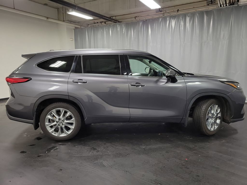 Used 2021 Toyota Highlander Limited image 9