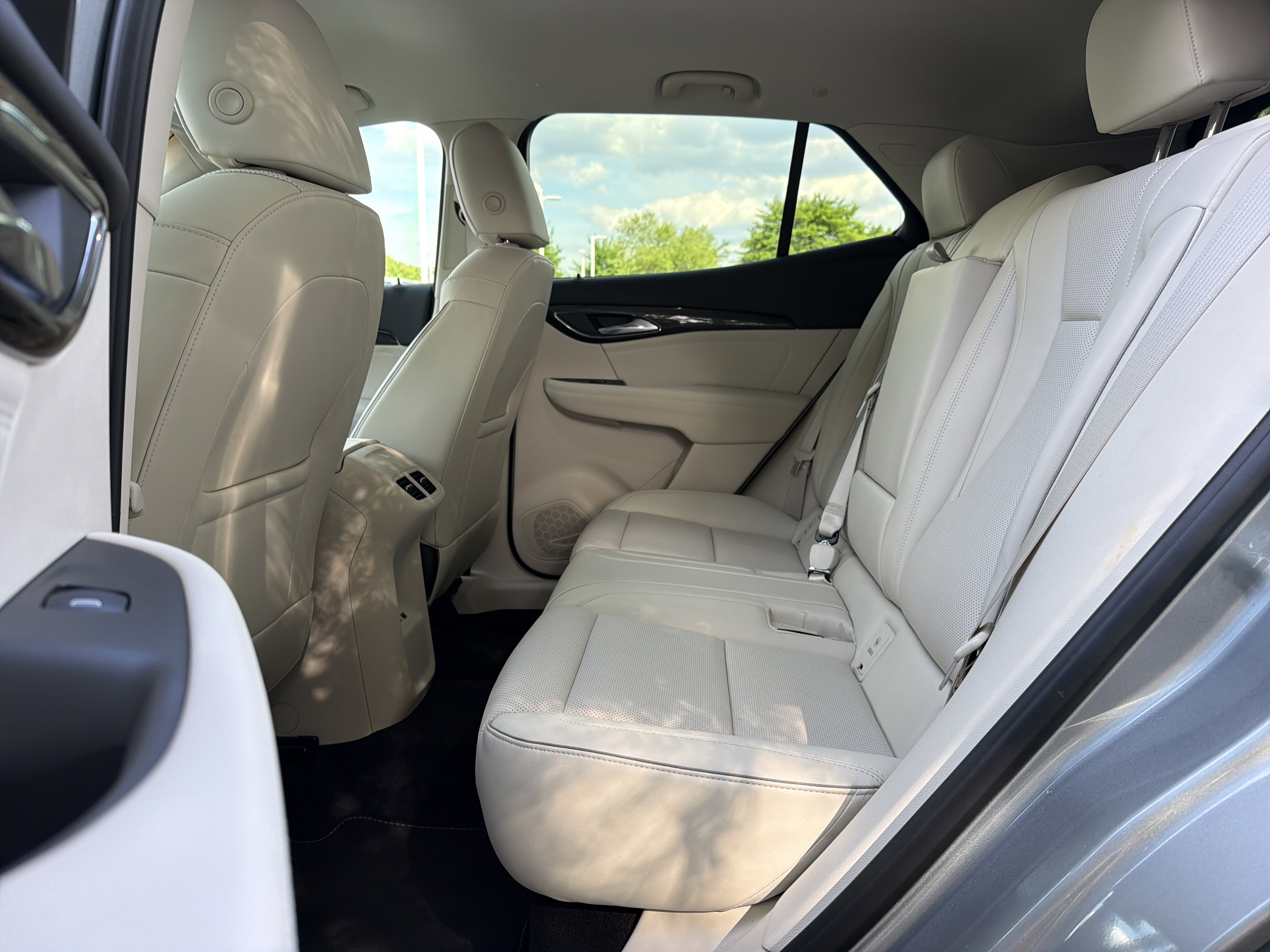 Used 2023 Buick Envision Essence AWD/4WD image 30