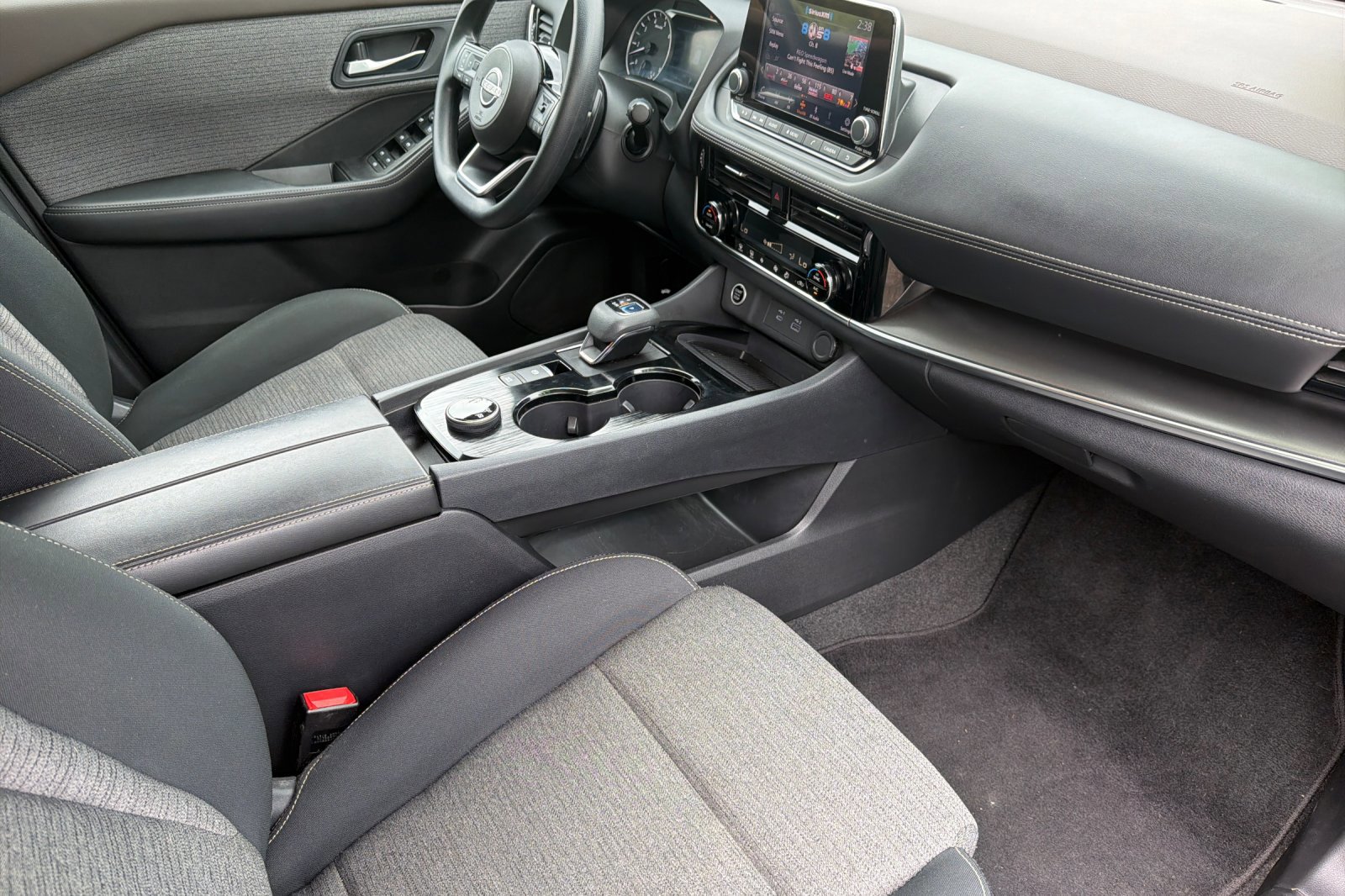 Used 2022 Nissan Rogue SV AWD/4WD image 16