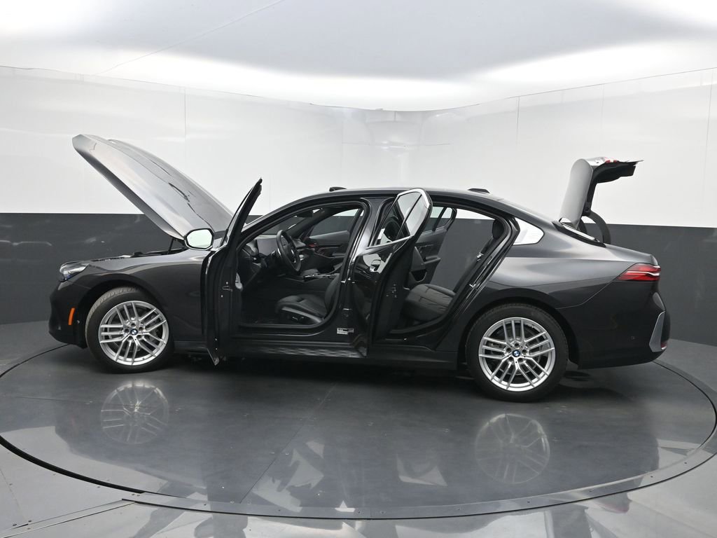 Used 2024 BMW 530i xDrive w/ Premium Package AWD/4WD image 38