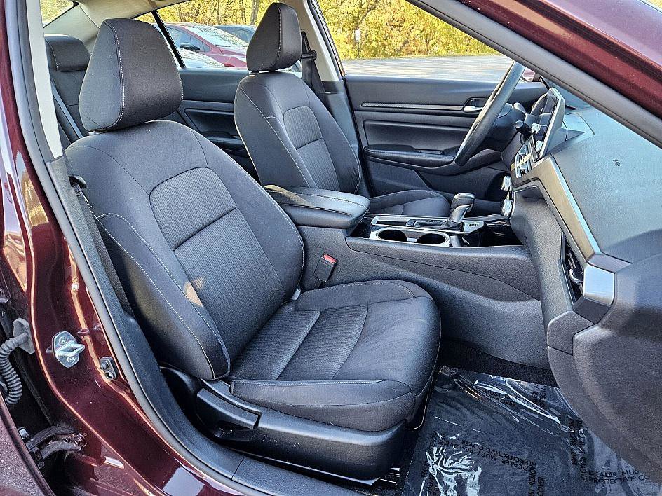 Used 2024 Nissan Altima 2.5 SV image 15