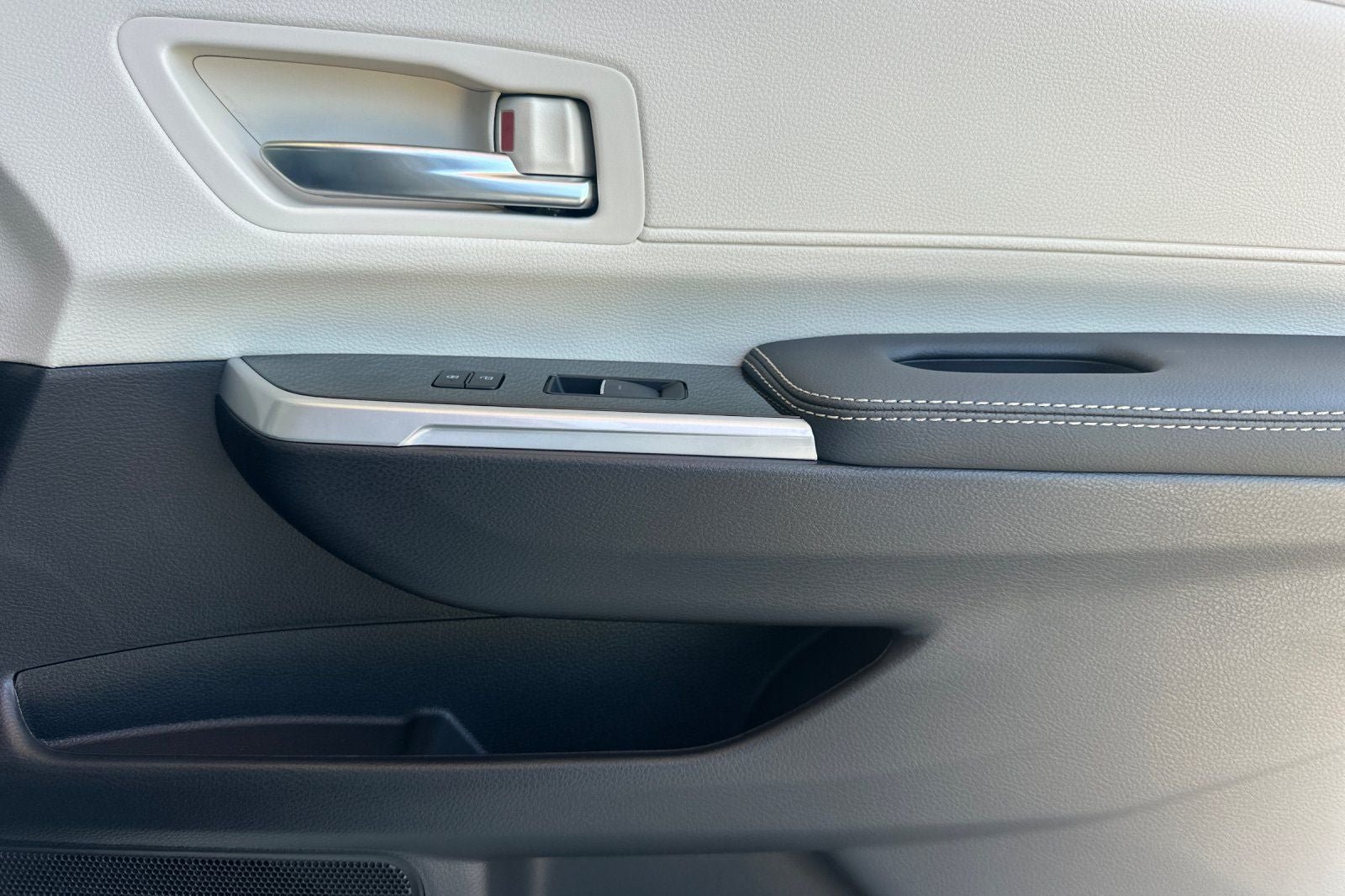 New 2026 Toyota Sienna Limited FWD image 21