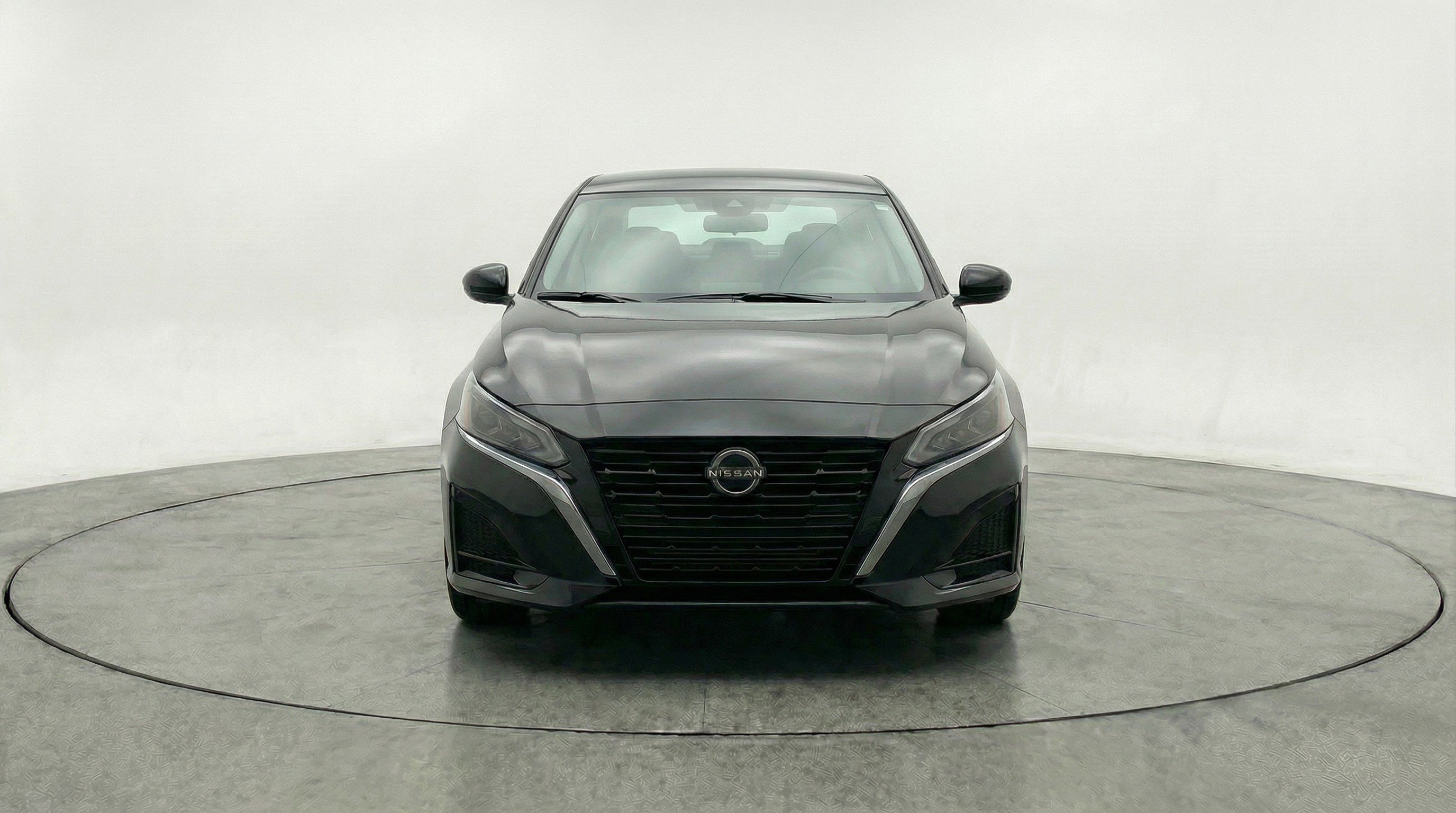 Used 2025 Nissan Altima 2.5 SV image 2