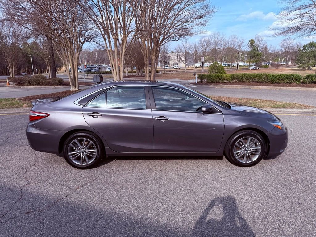 Used 2016 Toyota Camry SE w/ Moonroof Package image 14