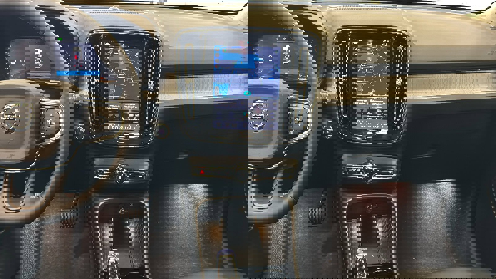 Used 2026 Volvo XC40 B5 Ultra w/ Protection Package Premier image 11