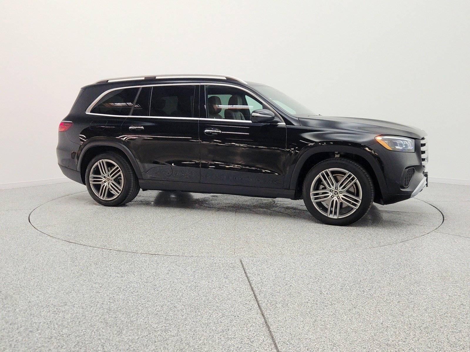 Certified 2026 Mercedes-Benz GLS 450 4MATIC image 4