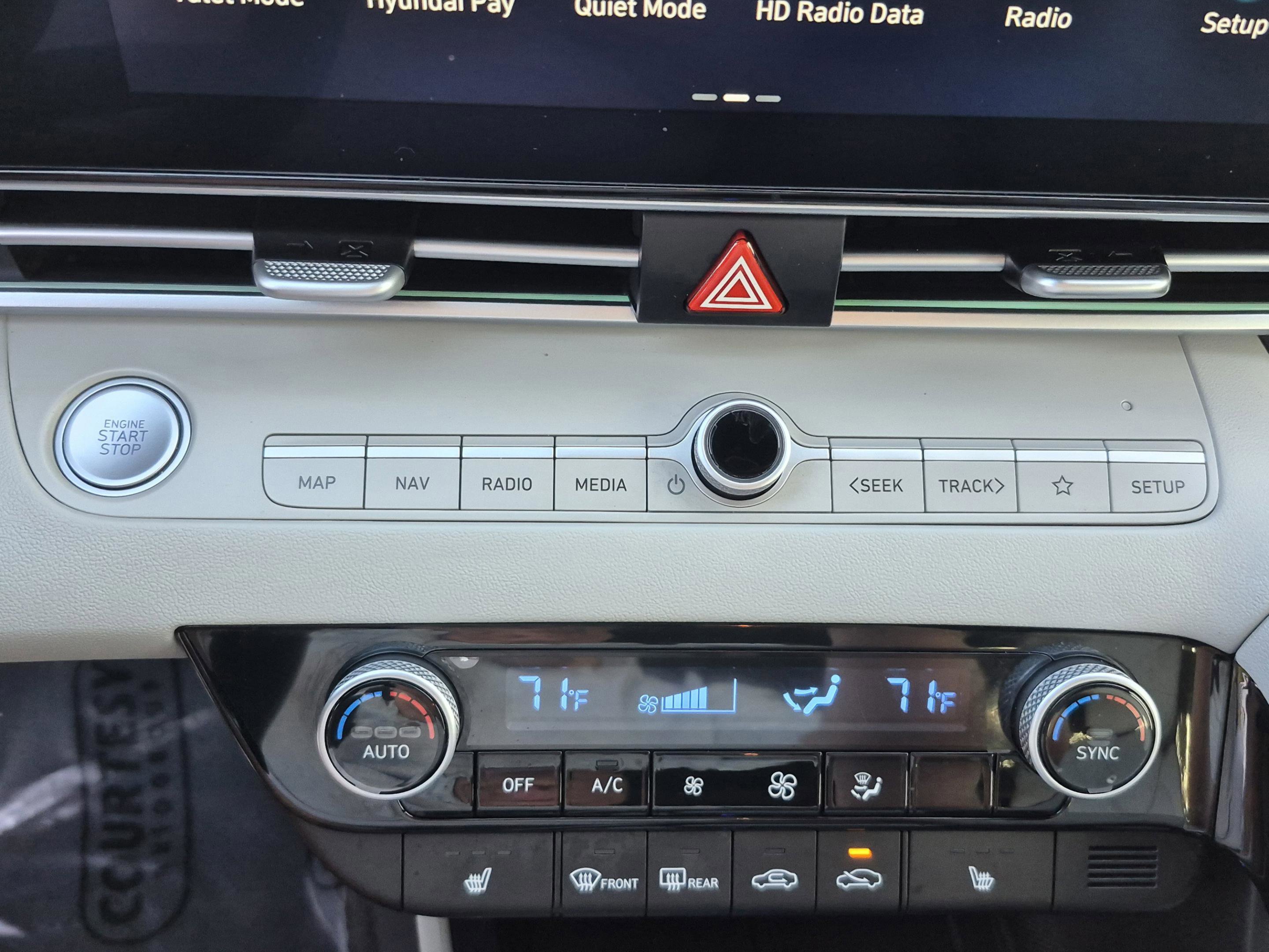 Used 2025 Hyundai Elantra Limited FWD image 28