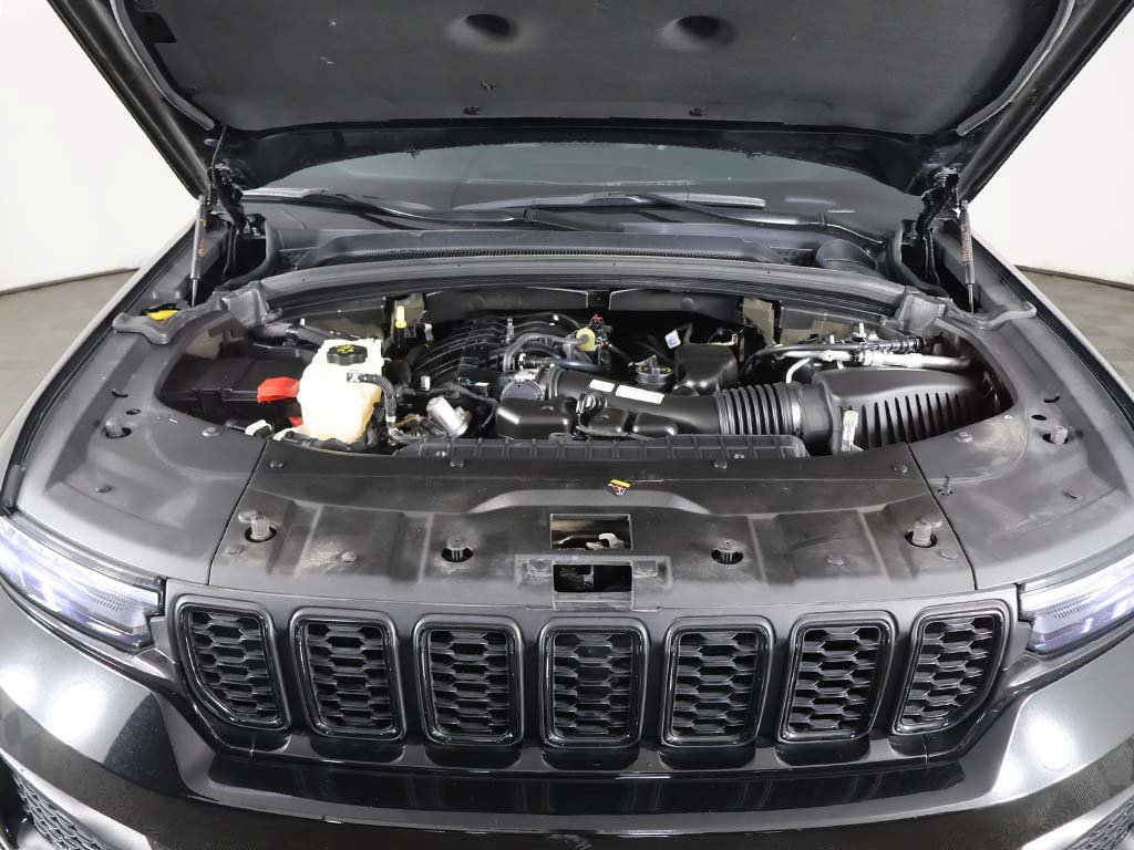Used 2023 Jeep Grand Cherokee Altitude AWD/4WD image 20