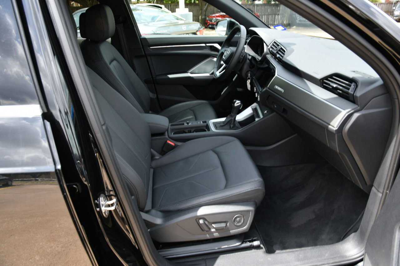 Used 2025 Audi Q3 2.0T Premium image 30