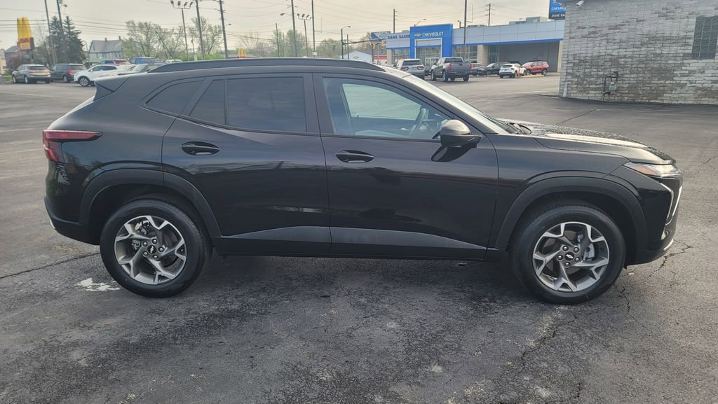 Used 2026 Chevrolet Trax LT FWD image 14