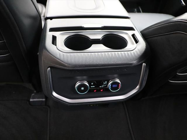 Used 2025 Ford Expedition Platinum image 16