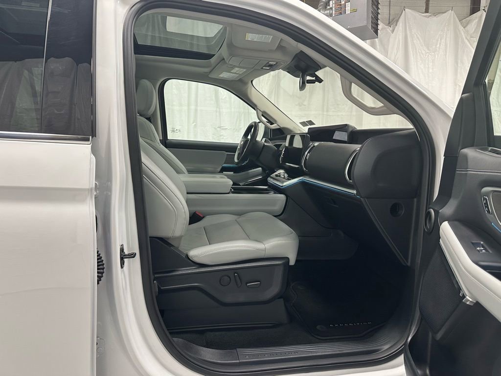 Used 2025 Ford Expedition Platinum image 52