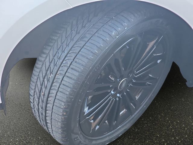 Certified 2025 Land Rover Range Rover Evoque Dynamic SE image 31
