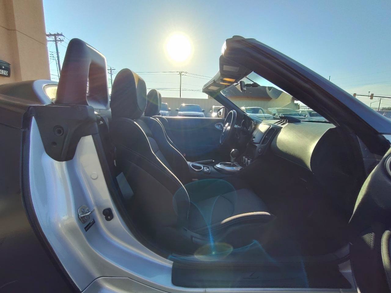 Used 2015 Nissan 370Z Roadster RWD image 29