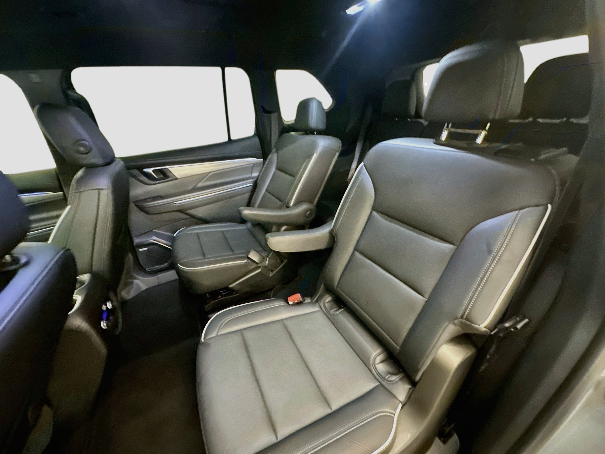 Used 2025 Buick Enclave Preferred AWD/4WD image 29