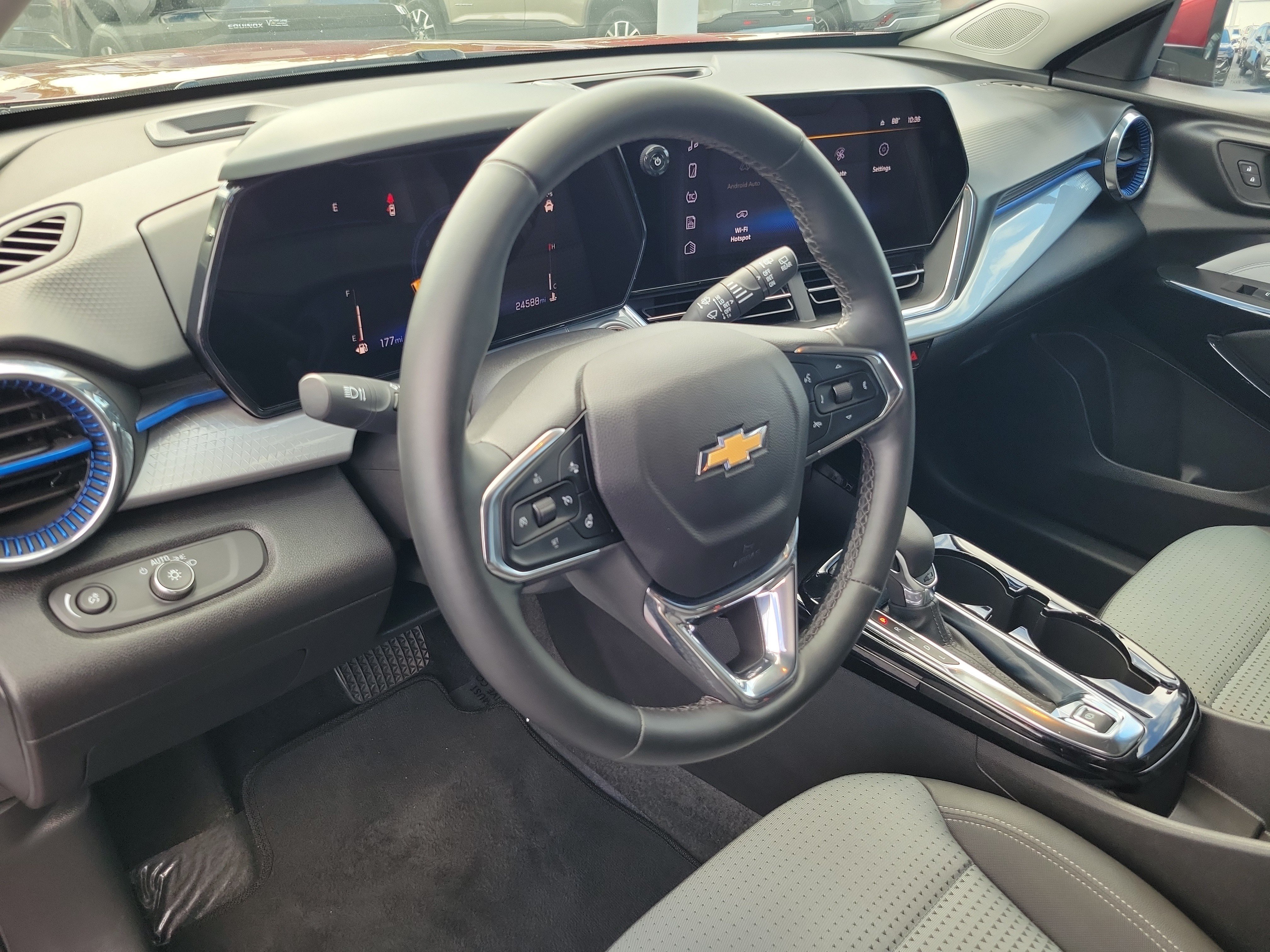 Used 2025 Chevrolet Trax LT w/ LT Convenience Package FWD image 16