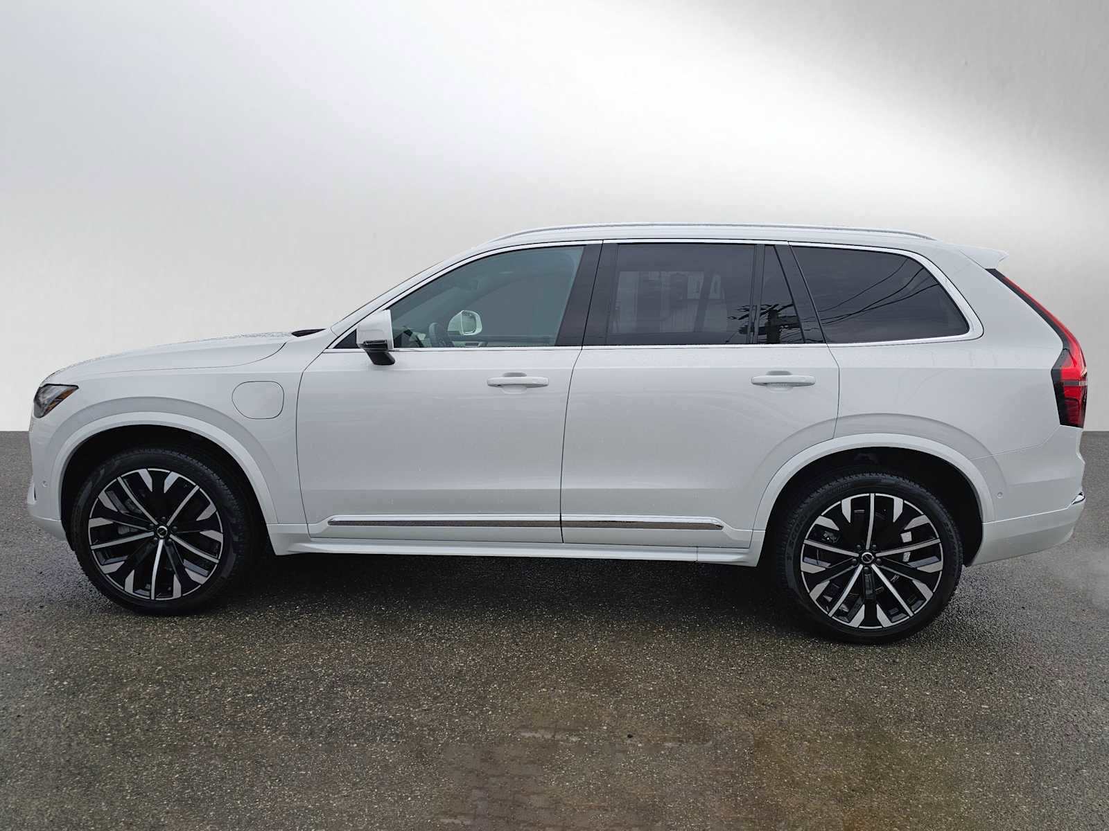 Certified 2025 Volvo XC90 T8 Ultra image 6