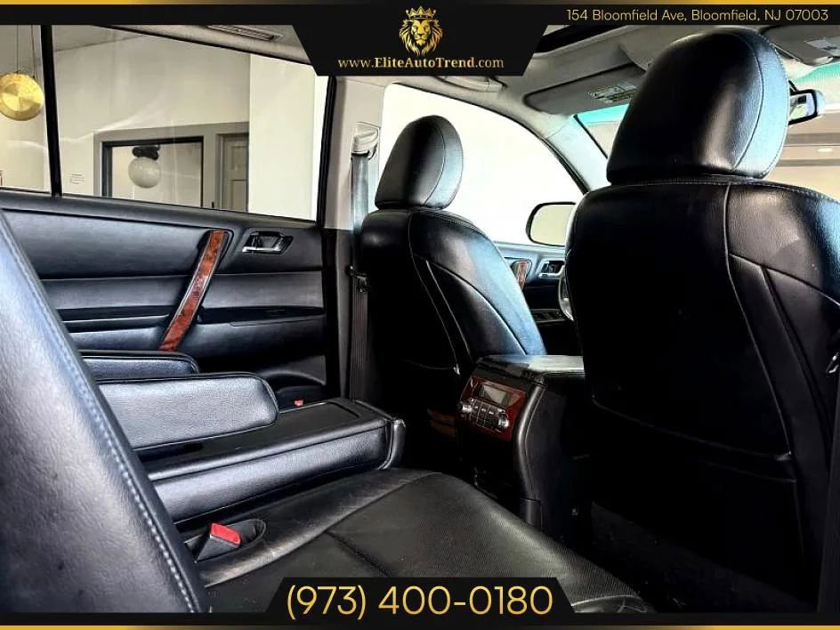 Used 2012 Toyota Highlander Limited w/ Tow Pkg image 24