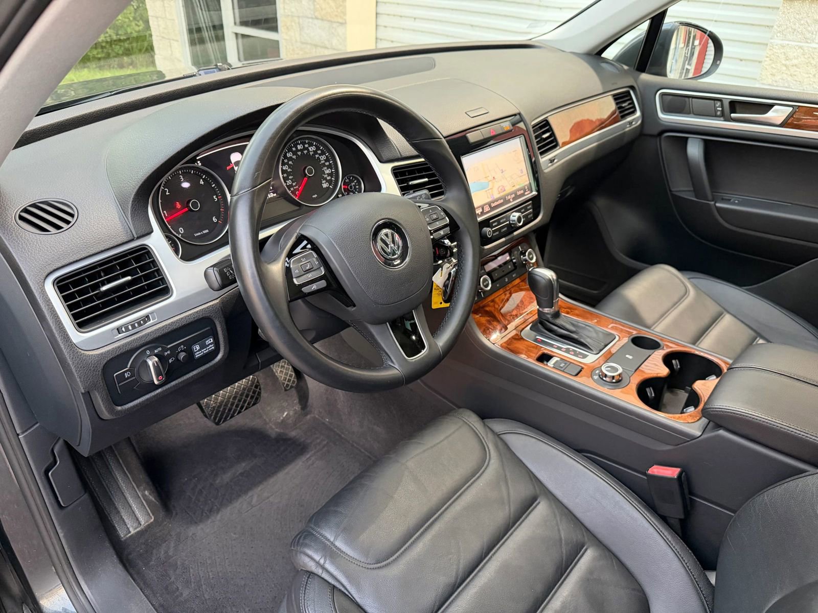 Used 2012 Volkswagen Touareg Sport AWD/4WD image 95