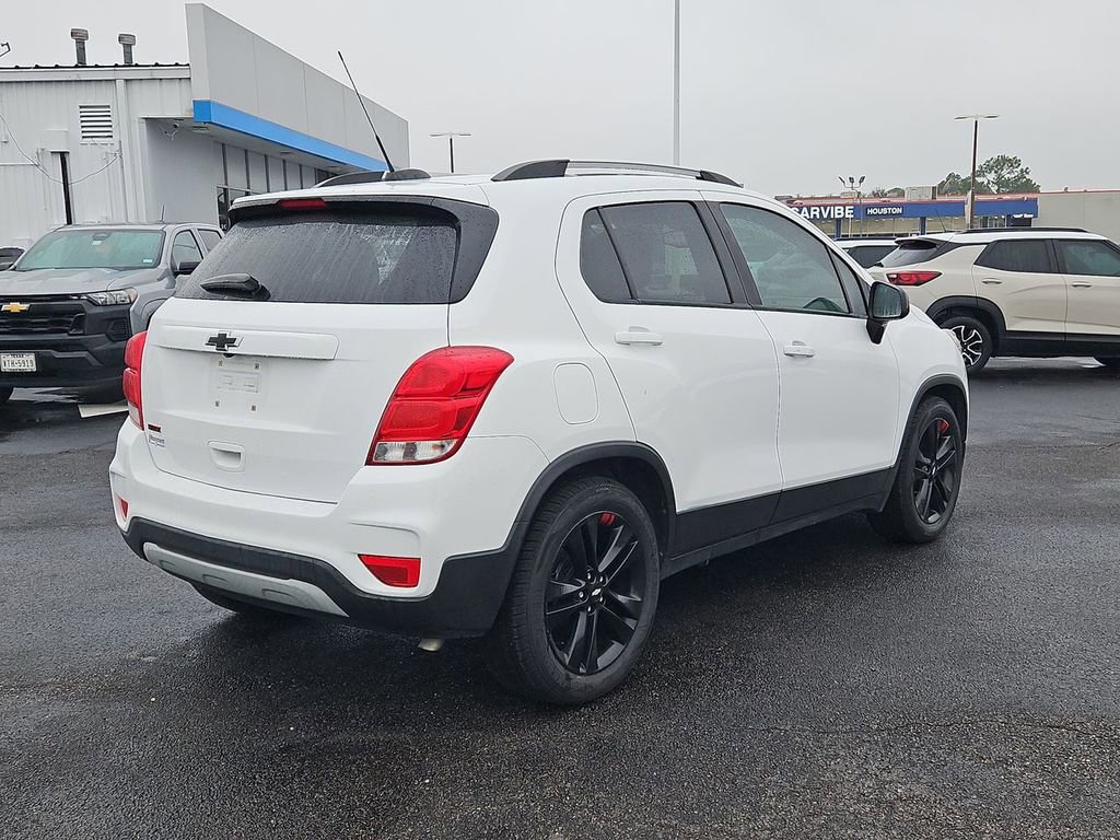 Used 2020 Chevrolet Trax LT w/ Sun & Sound Package FWD image 6