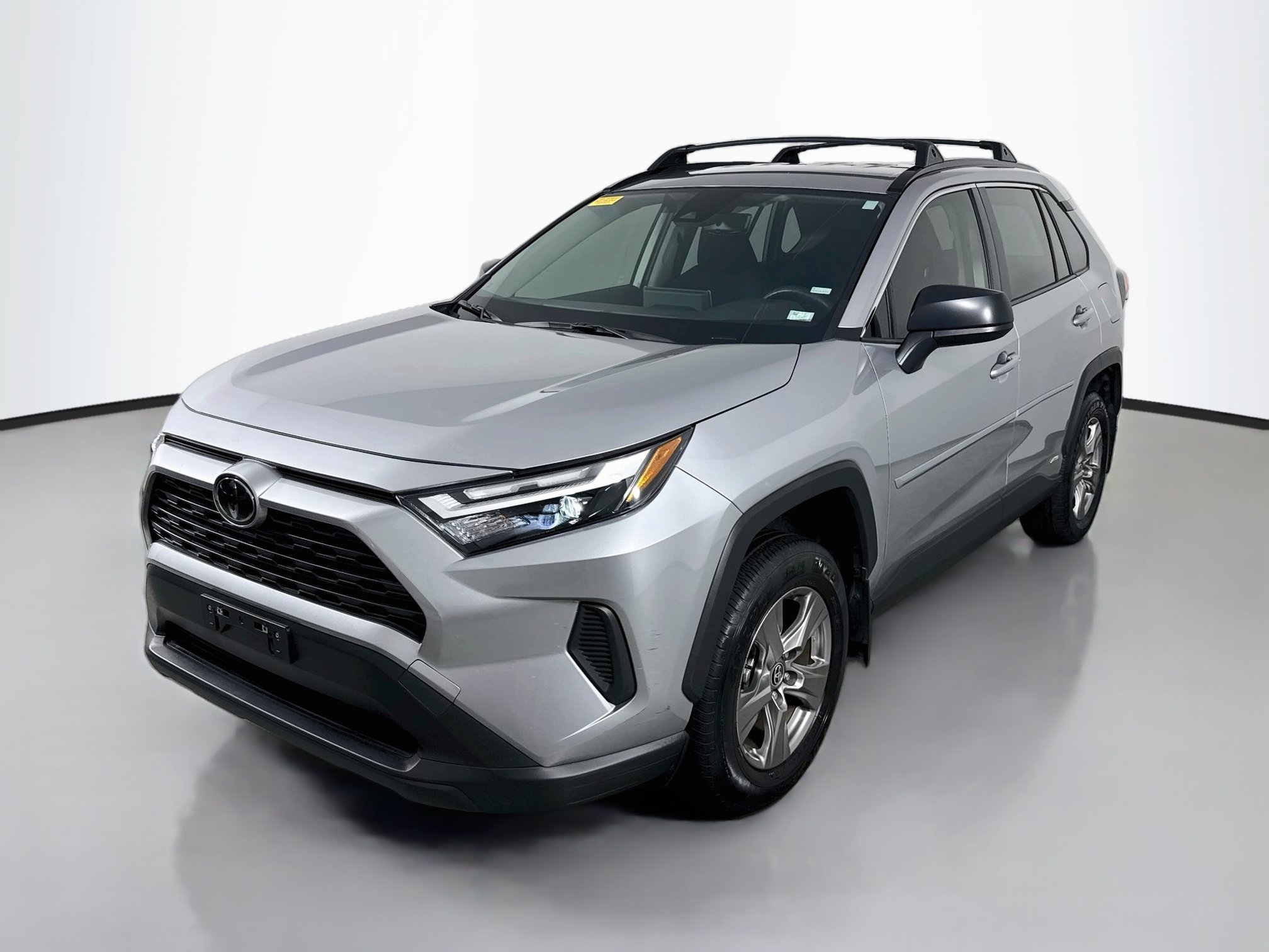 Used 2025 Toyota RAV4 LE AWD/4WD image 3