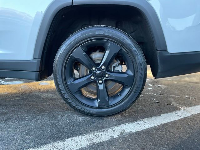 Used 2023 Jeep Grand Cherokee L Laredo image 37