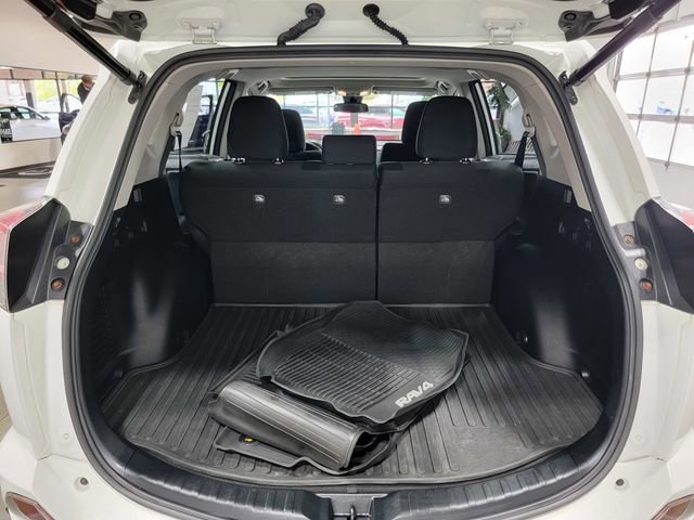Used 2017 Toyota RAV4 XLE AWD/4WD image 36