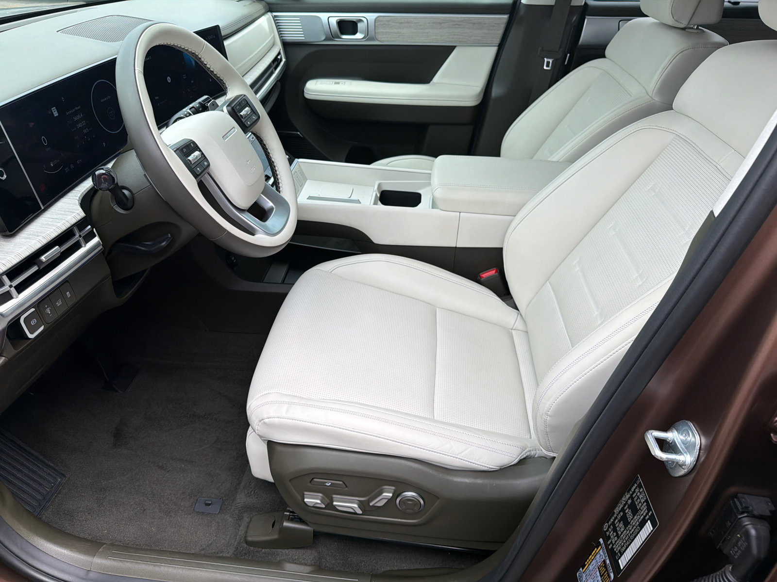Certified 2025 Hyundai Santa Fe Calligraphy FWD image 3
