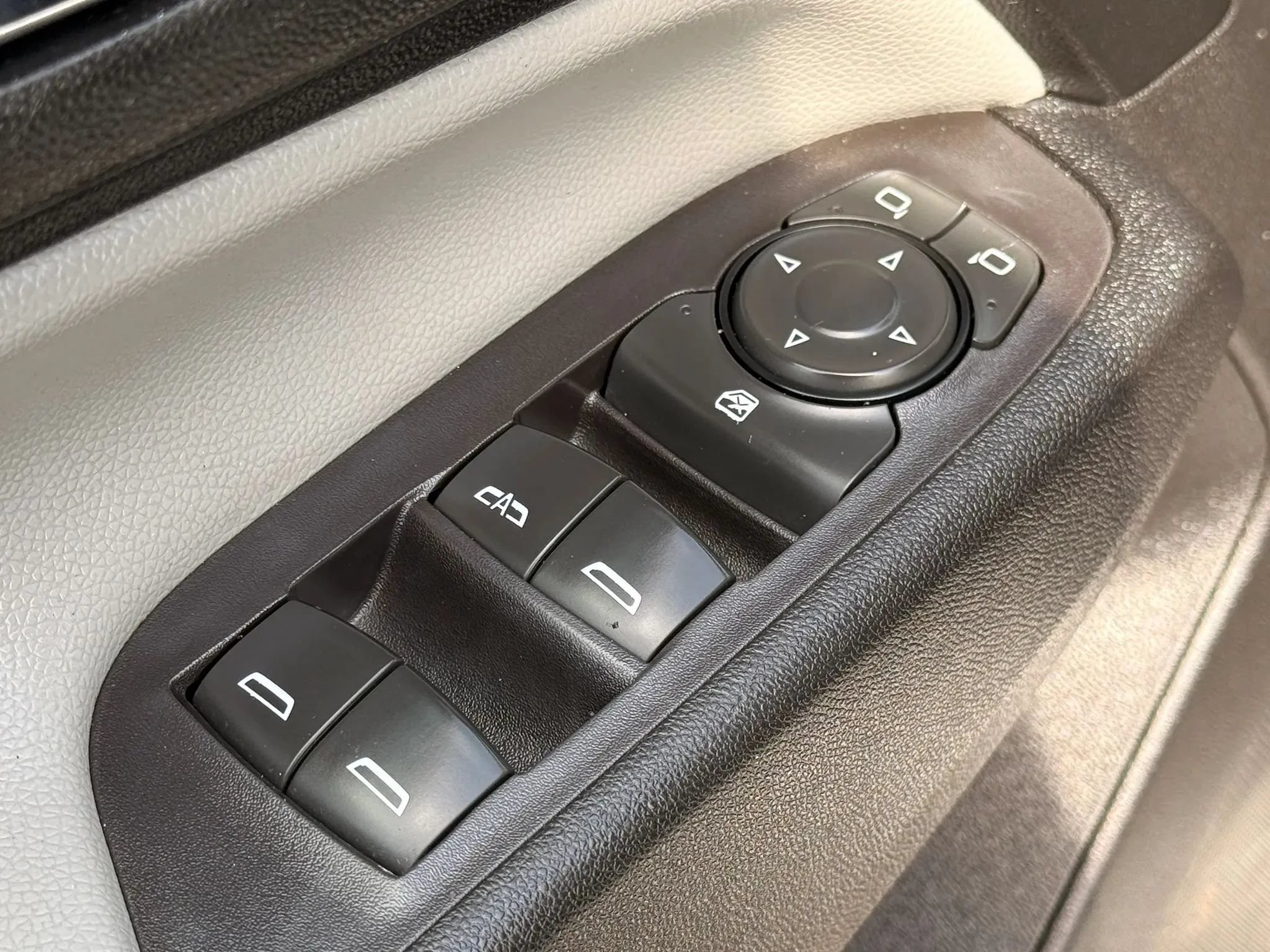 Used 2020 Chevrolet Equinox LT FWD image 27
