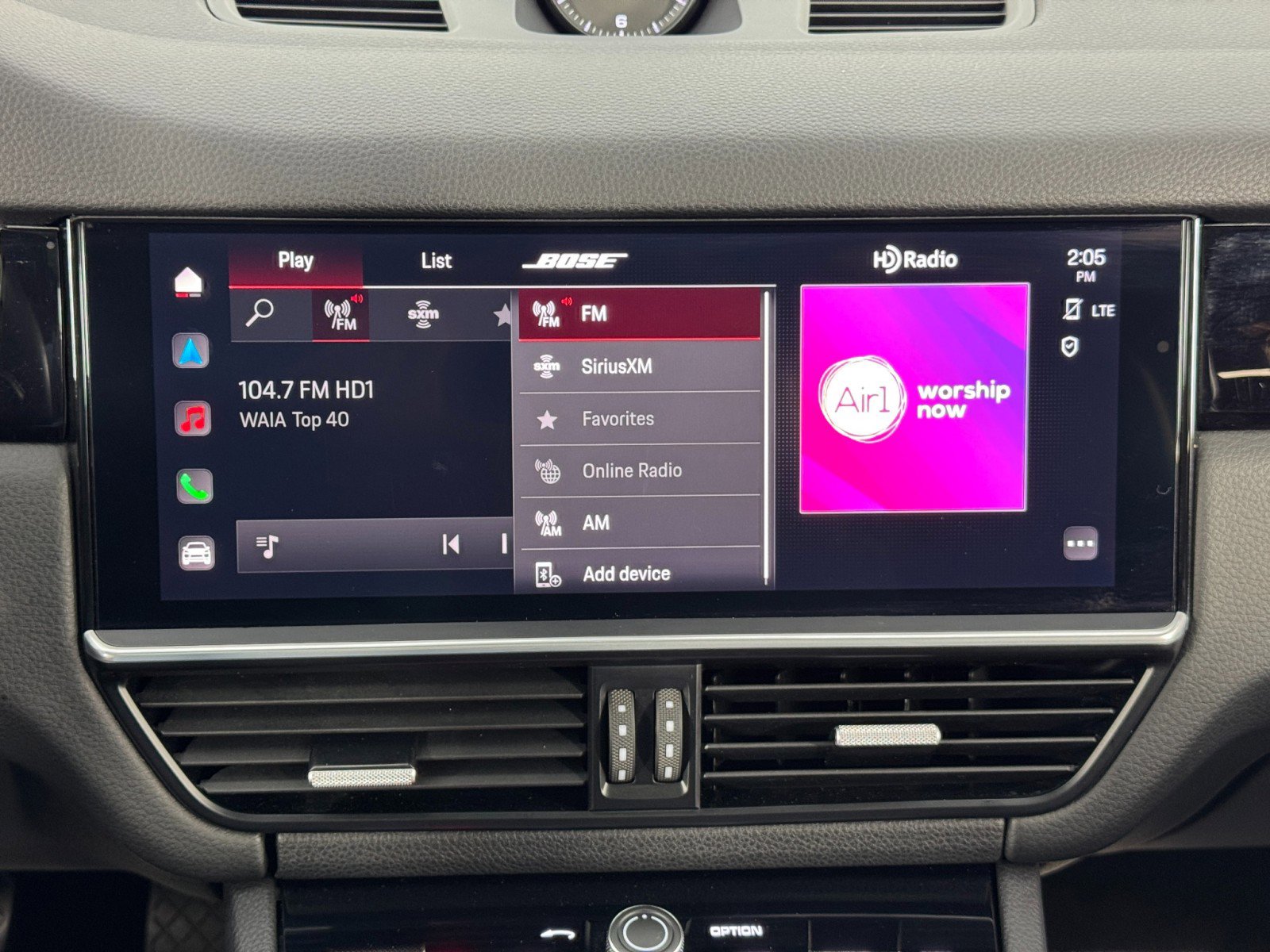 Used 2023 Porsche Cayenne Platinum Edition w/ Premium Package image 28