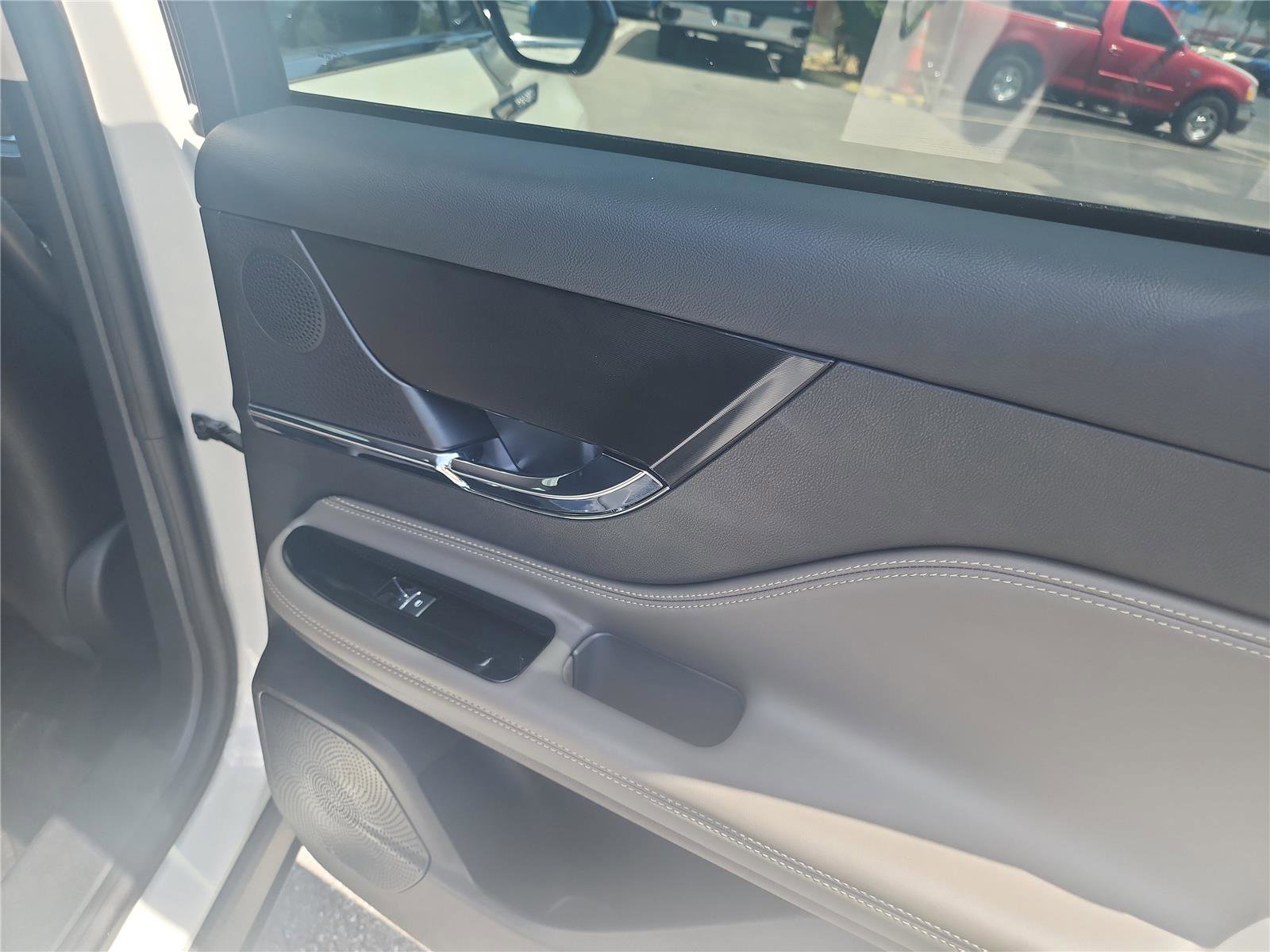 Used 2023 Lincoln Corsair FWD image 20