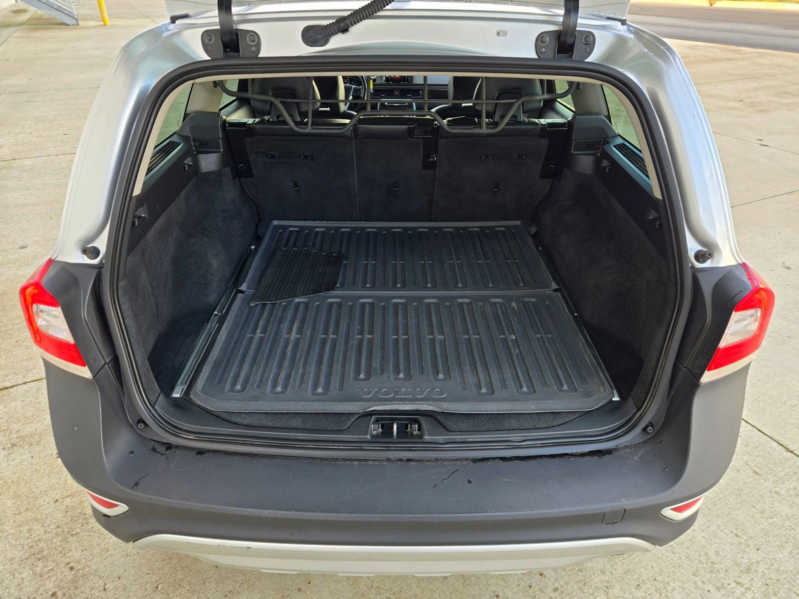 Used 2016 Volvo XC70 T5 Premier w/ Proximity Package image 16