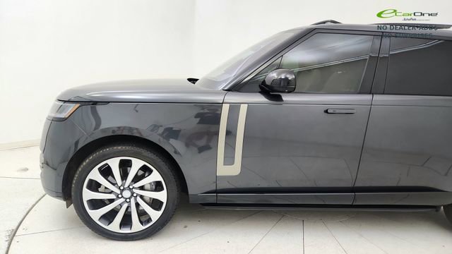 Used 2023 Land Rover Range Rover Long Wheelbase SE image 9