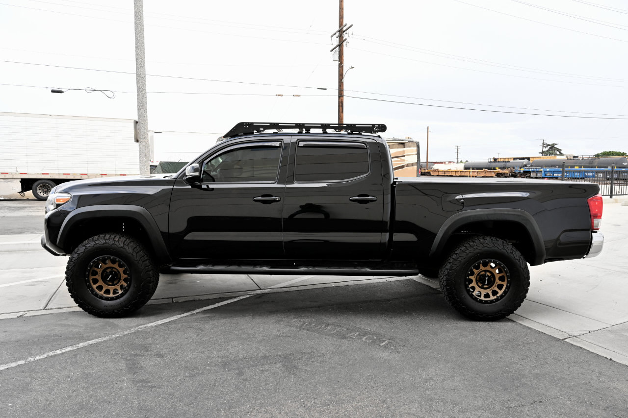 Used 2017 Toyota Tacoma TRD Off-Road image 4