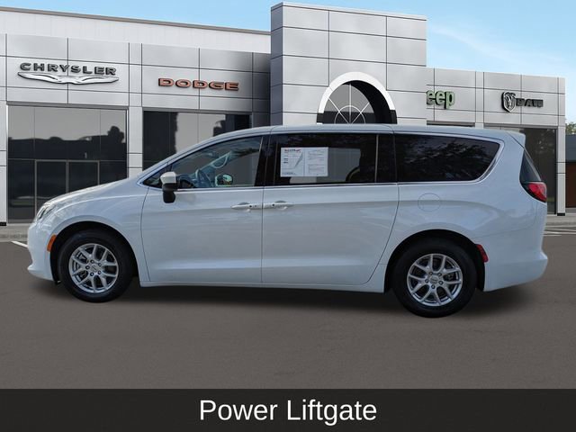 Used 2023 Chrysler Voyager LX image 7