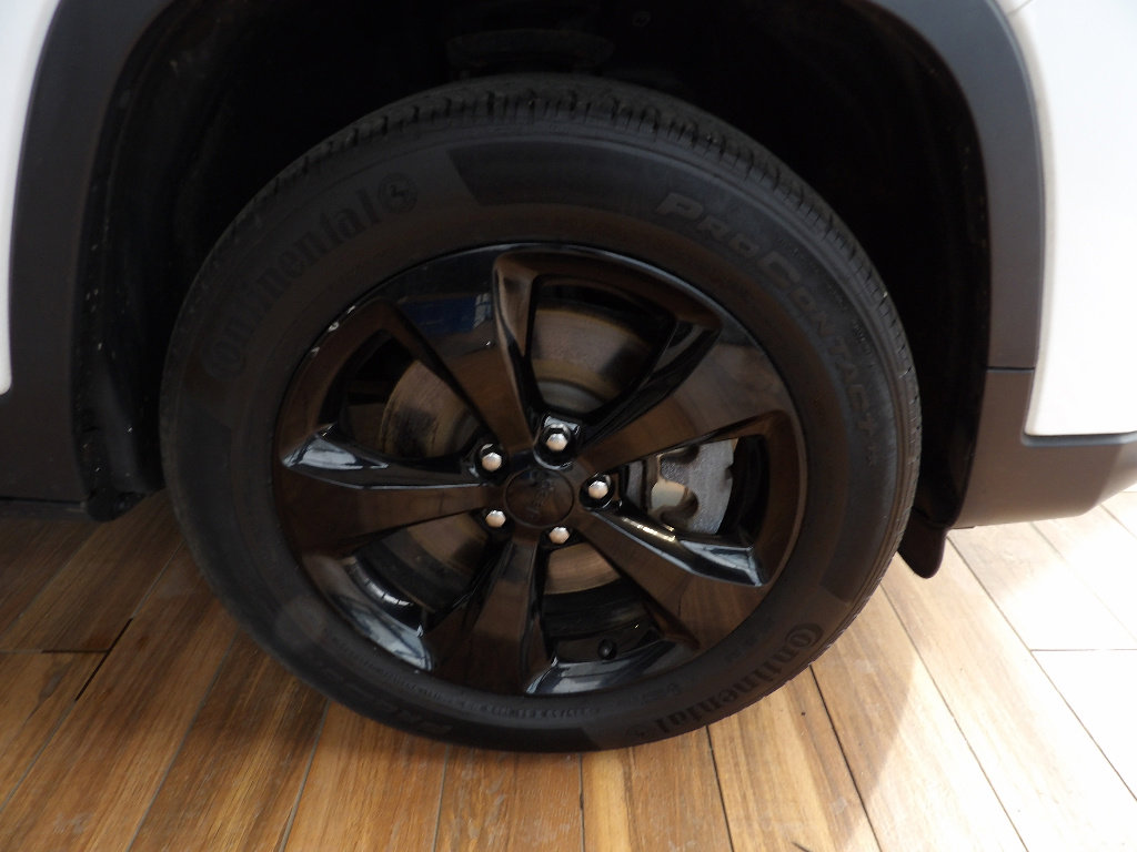 Used 2020 Jeep Cherokee Latitude Plus image 4