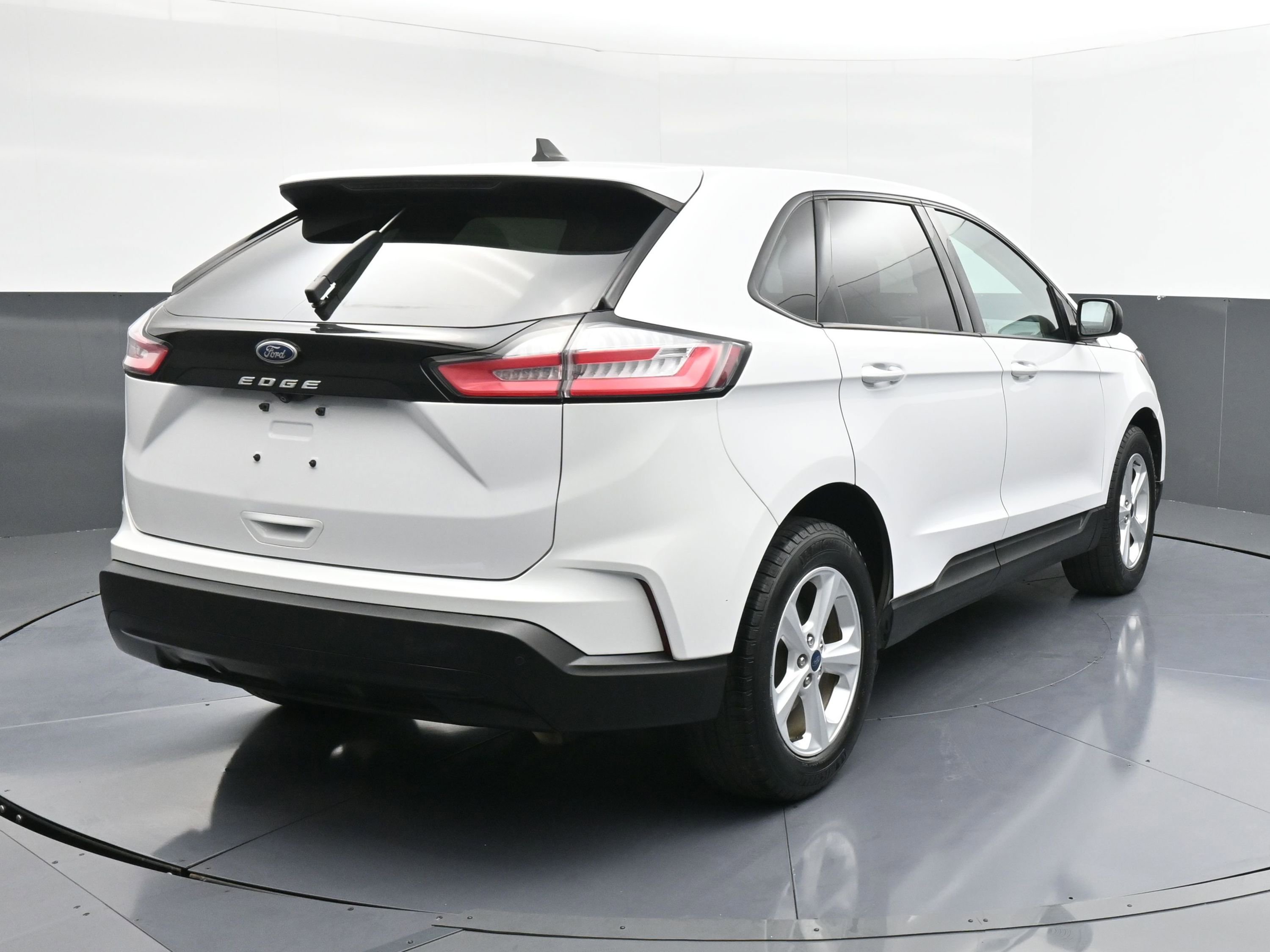 Used 2021 Ford Edge SE image 8