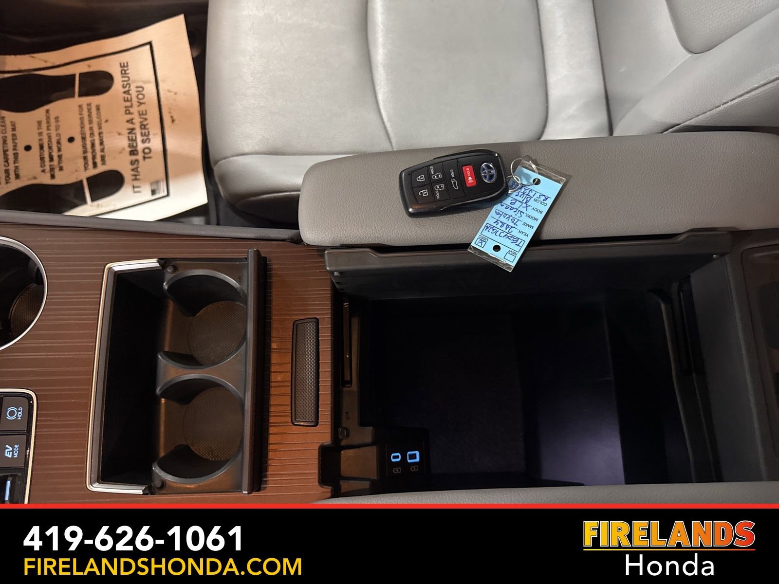 Used 2024 Toyota Sienna XLE AWD/4WD image 24