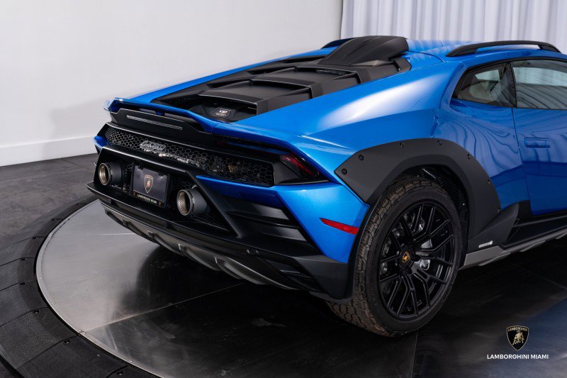 Used 2024 Lamborghini Huracan Sterrato image 25