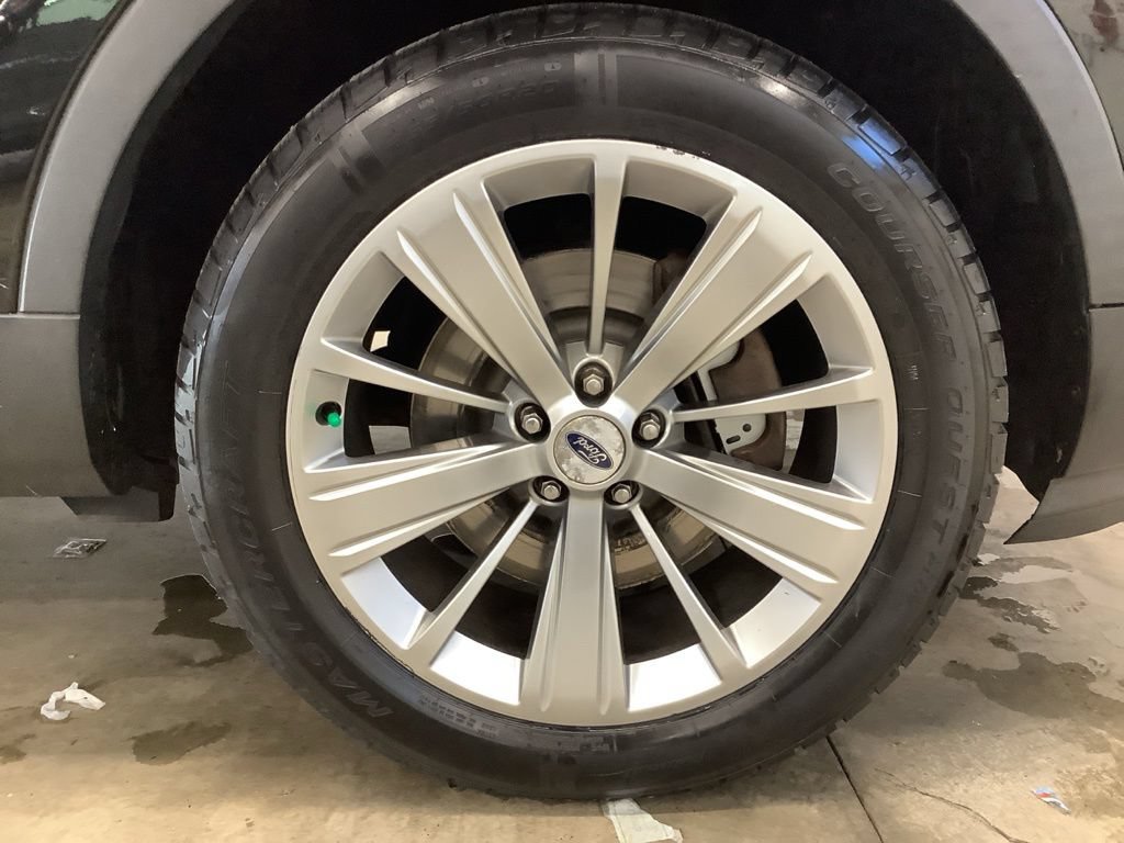 Used 2018 Ford Explorer Limited w/ Equipment Group 301A AWD/4WD image 26