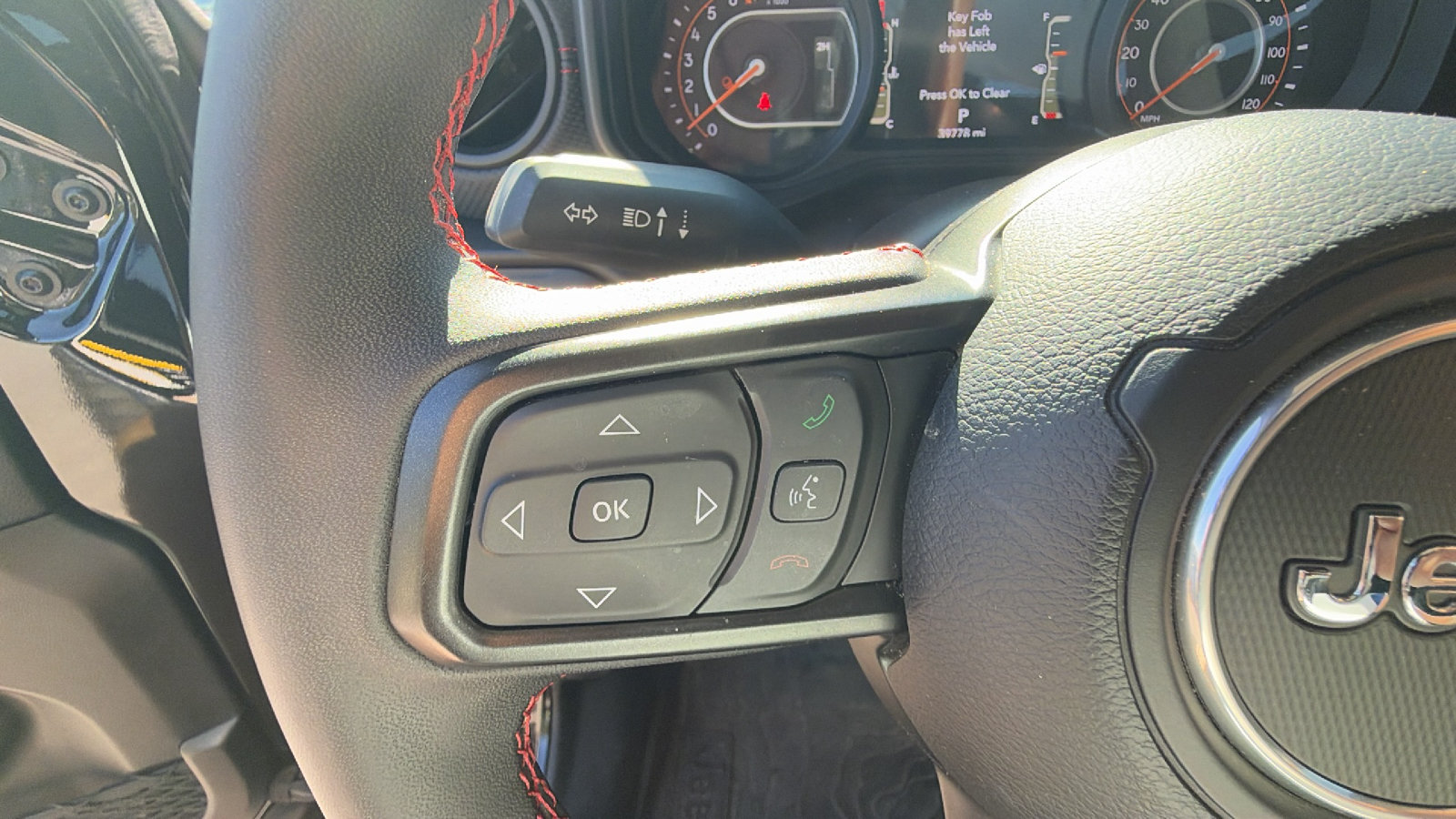 Used 2024 Jeep Gladiator Rubicon w/ Technology Group AWD/4WD image 27