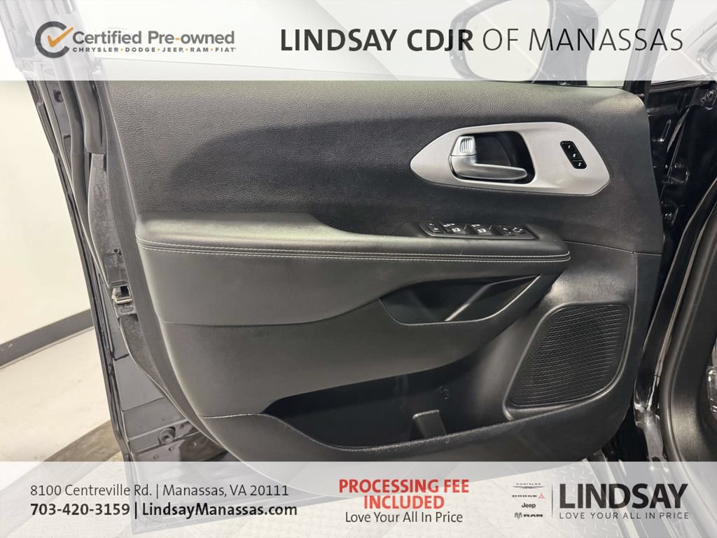 Certified 2025 Chrysler Pacifica Limited FWD image 18