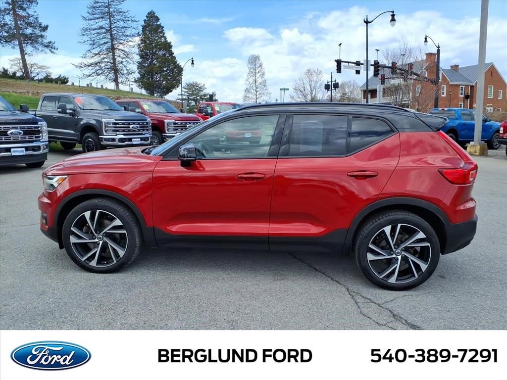 Used 2021 Volvo XC40 T5 R-Design w/ Climate Package image 8