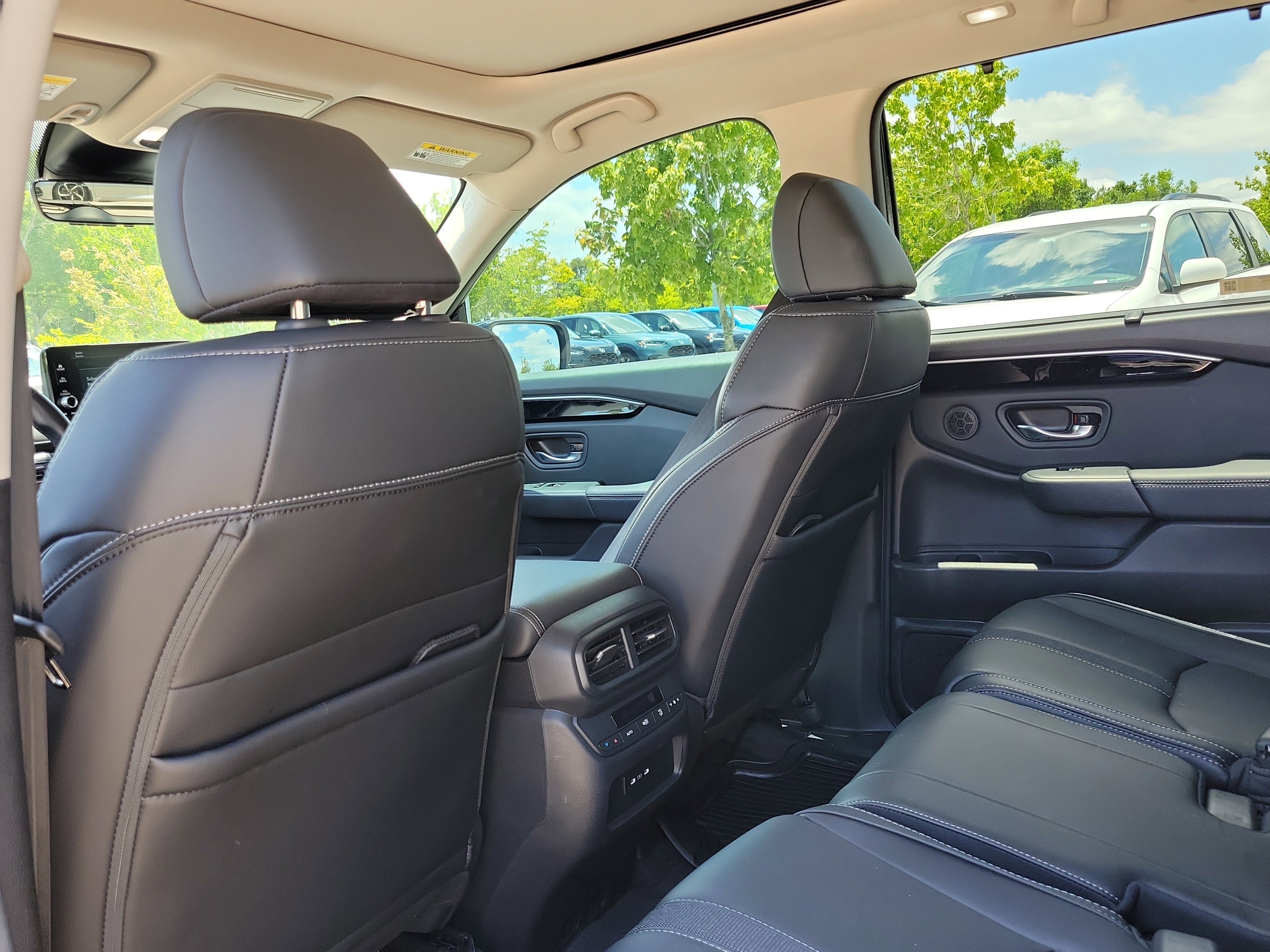 Used 2025 Honda Pilot Touring image 13