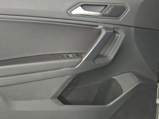 Used 2021 Volkswagen Tiguan SE R-Line image 14