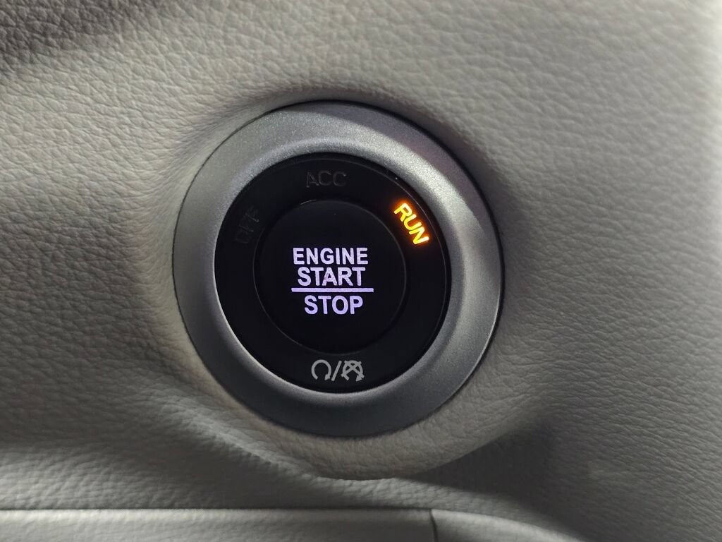 Used 2022 Chrysler Pacifica Limited w/ Uconnect Theater Family Group FWD image 28