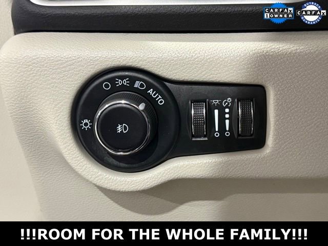 Used 2024 Chrysler Pacifica Touring-L image 24