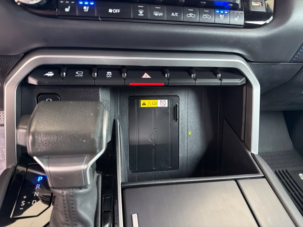 Used 2022 Toyota Tundra Platinum AWD/4WD image 47