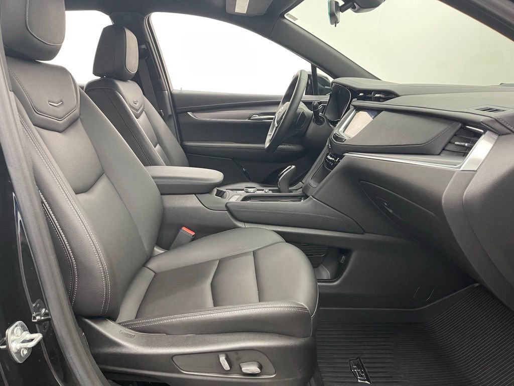 Used 2025 Cadillac XT5 Luxury w/ LPO, Floor Liner Package AWD/4WD image 31