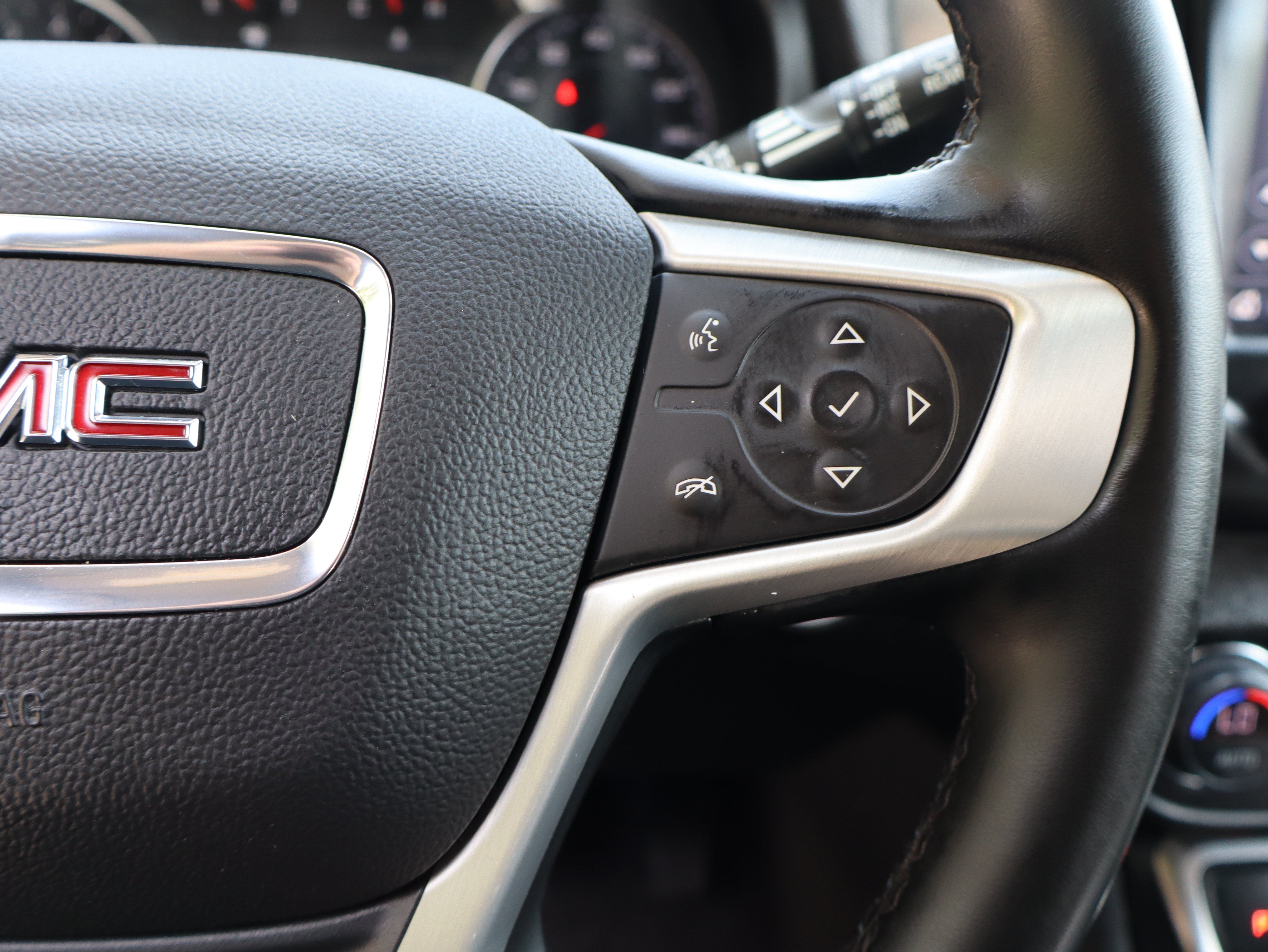Used 2024 GMC Terrain SLT AWD/4WD image 28